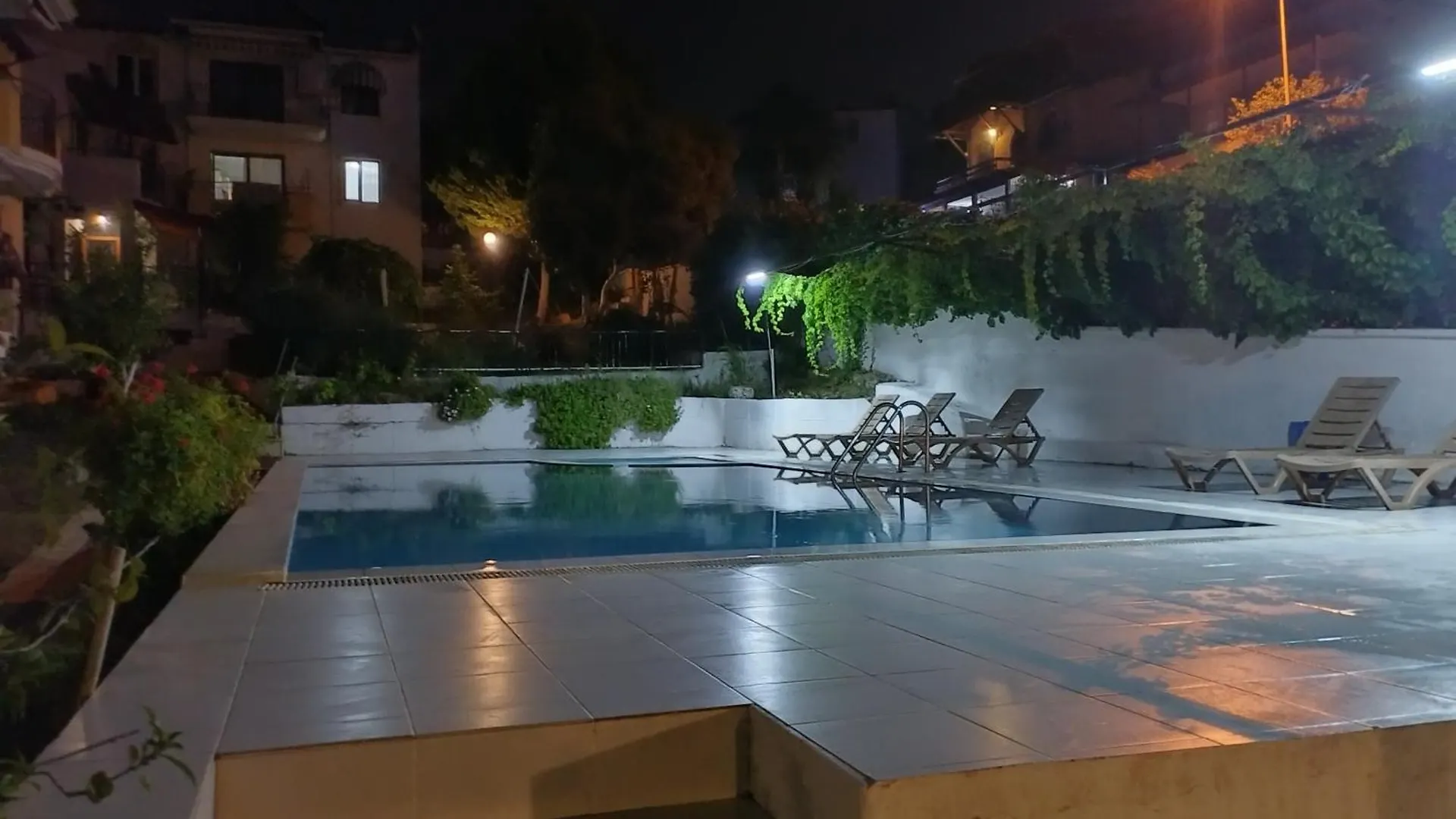 הוילה קוסדסי Kadinlar Denizi Plaji 100 M Bahceli Havuzlu 0*,